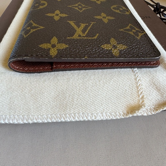 Louis Vuitton Monogram Passport Cover - Picture 6 of 14